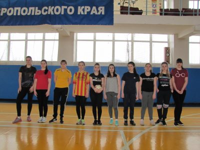 Соревнования по волейболу между командами девушек