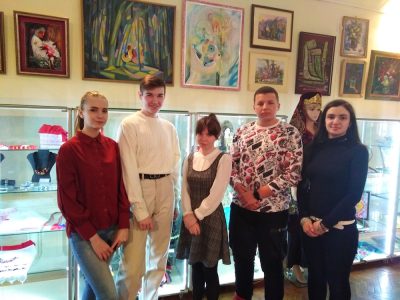 Выставка «Поэзия народного костюма»