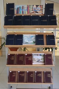 Книжная выставка «Магия летнего чтения»