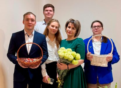Студенты Ставропольского института кооперации поздравили преподавателей с профессиональным праздником