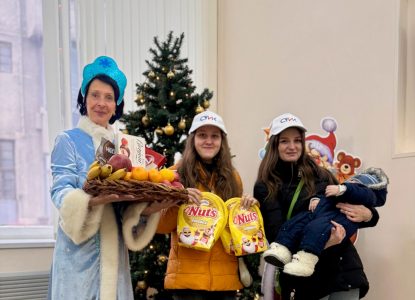 Студенты и преподаватели Ставропольского института кооперации поздравили ребят из многодетных семей с Новым годом и Рождеством