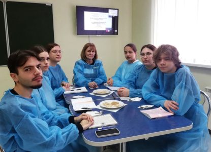 Исследование потребительских свойств продовольственных товаров провели на заседании студенческого научного кружка «Товаровед-эксперт»