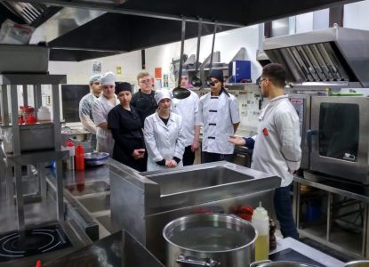 Студенты Ставропольского института кооперации в рамках федеральной программы «Обучение служением» разрабатывают рецептуры блюд для благотворительных обедов