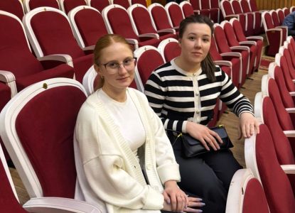 Студенты финансово-экономического и юридического факультетов посетили театральную постановку, посвященную подвигу поколения победителей