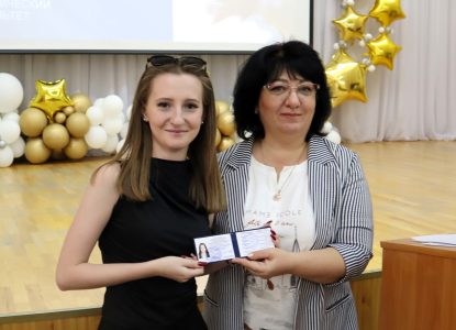 Юристы-первокурсники получили студенческие билеты