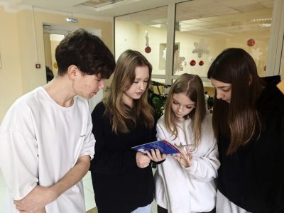В библиотечно-информационном центре института открылась выставка ко Дню Конституции