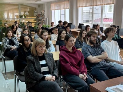 О противодействии терроризму, экстремизму и мошенничеству: на финансово-экономическом и юридическом факультетах прошел кураторский час