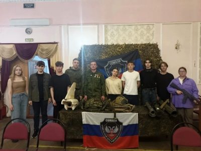 Сердца, полные надежды: студенты вуза посетили патриотический спектакль «Позывной «Лютик»